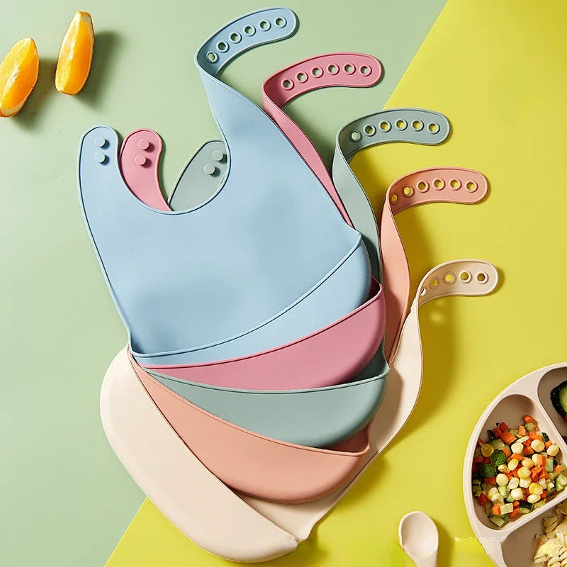 🍼 סינר לתינוק – עמיד למים ומתכוונן