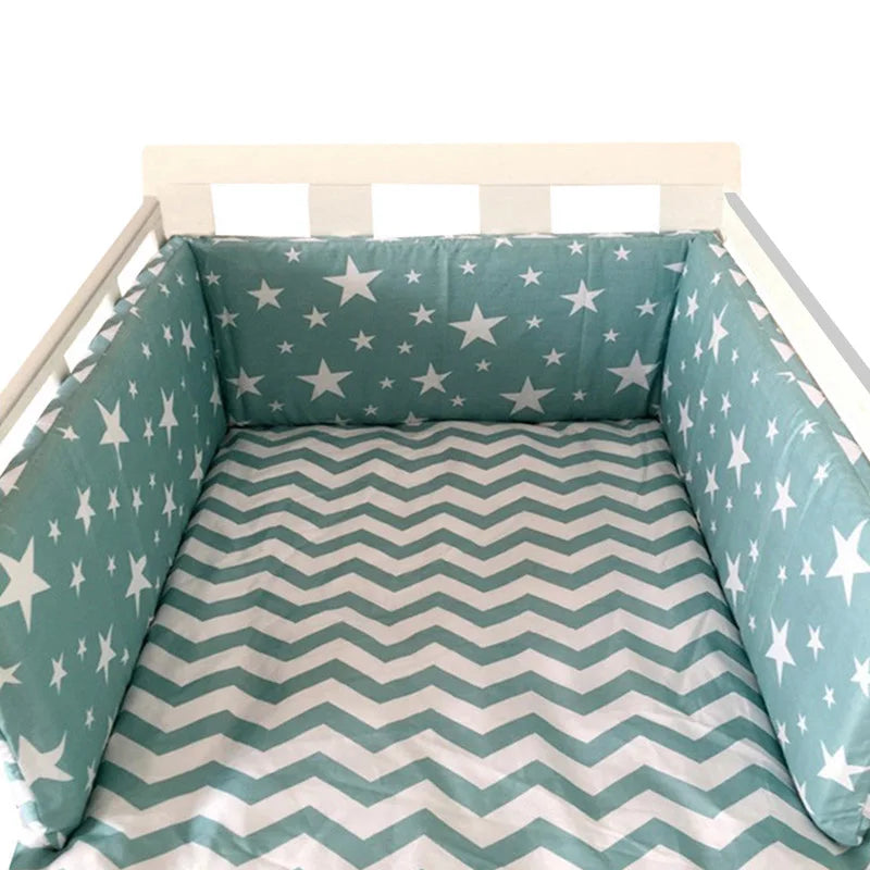 Nordic padded crib bumper with white stars on mint green, 200x30cm, and chevron sheet.