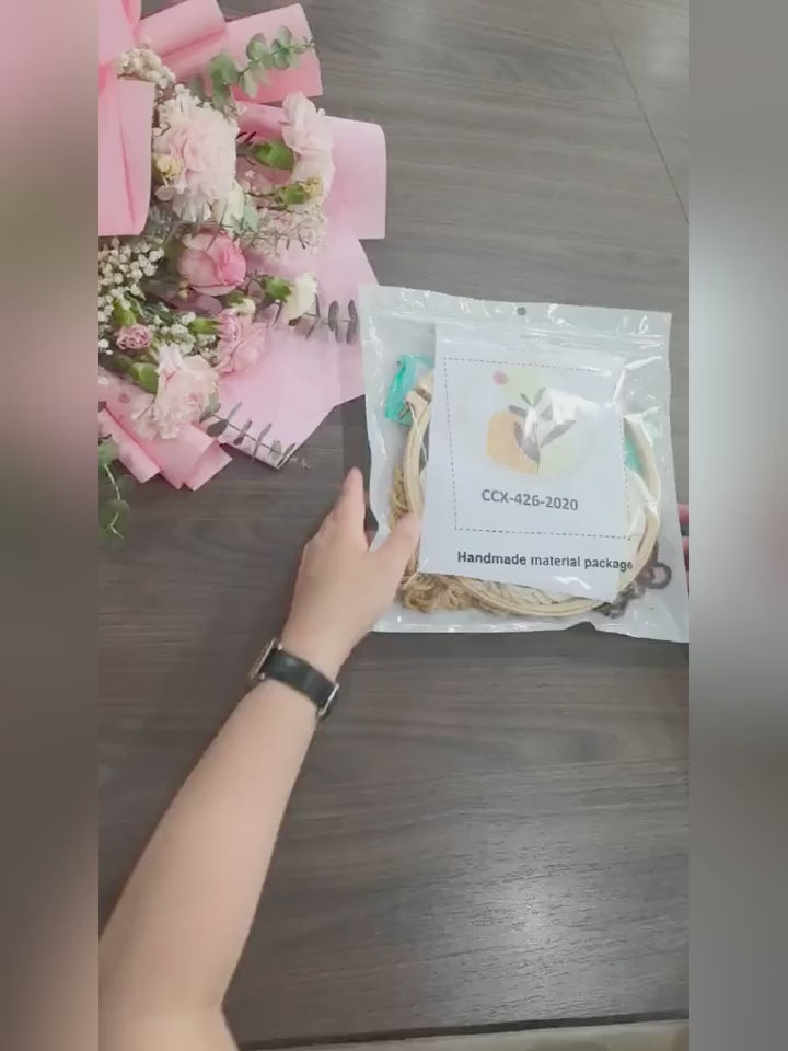 ערכת רקמת פאנץ' נידל עם דוגמת חתול חמוד כולל חישוק